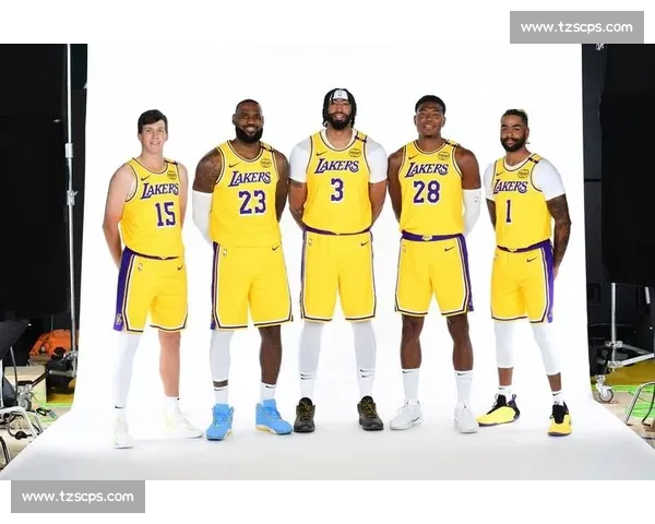 湖人热火强强对话詹眉领衔迈阿密鏖战洛城夜季后赛级别攻防博弈